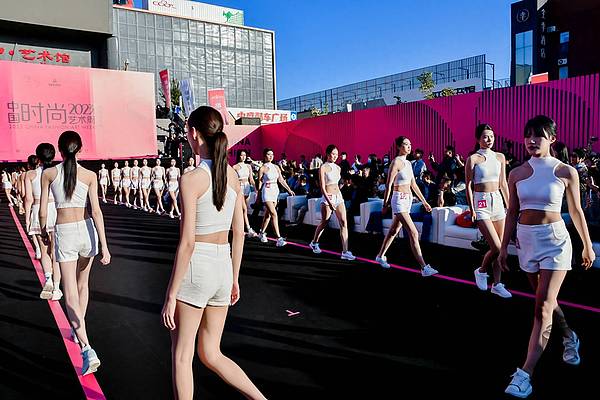 美联储释放降息信号，加密货币市场掀起惊涛骇浪